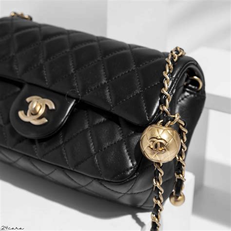 sac chanel papier|Chanel lambskin bag.